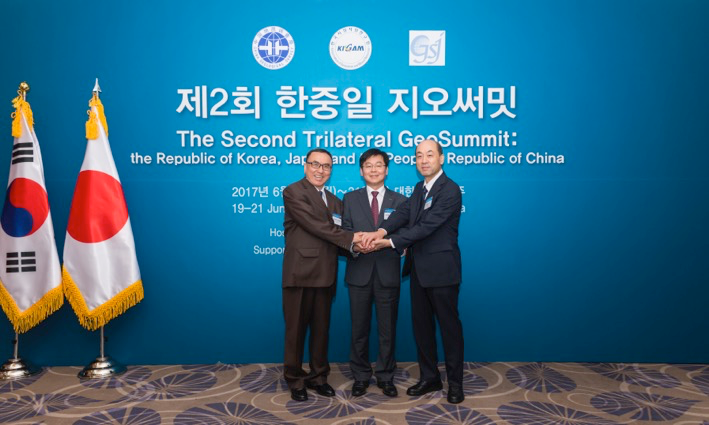 Director General Yusaku Yano and GSJ members attended the 2nd Trilateral GeoSummit on 20 June 2017