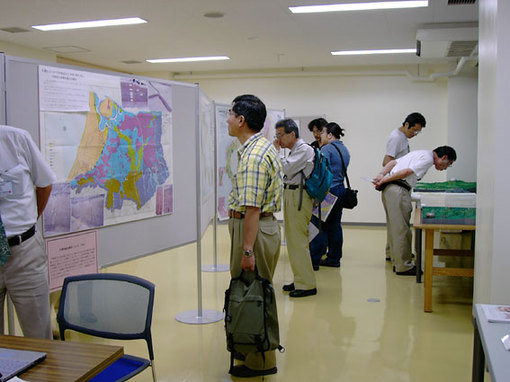 「北海道の地質図展」会場風景