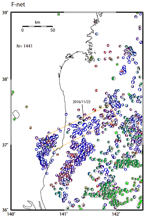 図３：2011年3月11日以後の福島県沖周辺の深さ25km以浅の地震メカニズム解の分布。