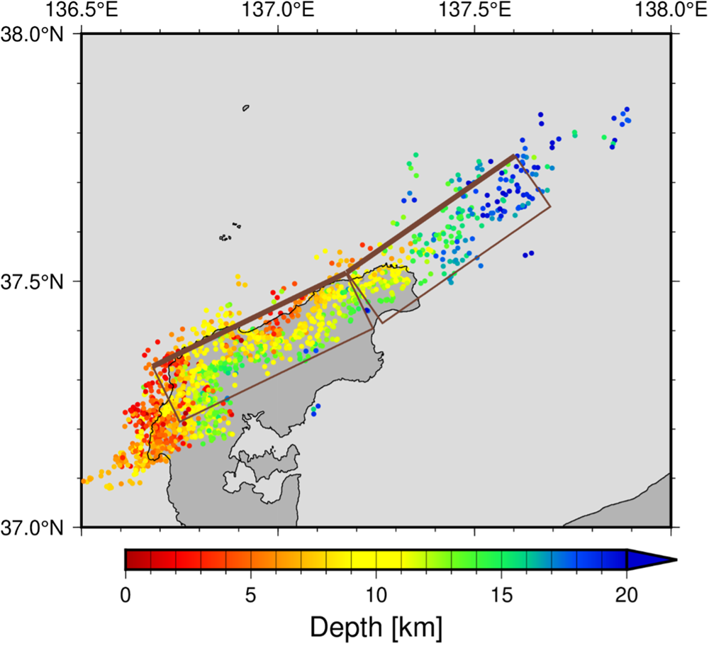 図1　2024年1月1日16時から1月2日12時までの余震分布。<br />点の色は震源の深さを示す。<br />茶色の四角形は「日本海における大規模地震に関する調査検討会報告書　データ集②［断層パラメータの設定］」（日本海における大規模地震に関する調査検討会, 2014）のF43断層の位置を示す。太線の辺は断層モデルの最浅部を示す。