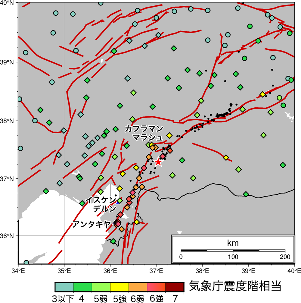 図2　1つめの大地震の揺れの震度階級の分布。計算に使用した地震波形データはトルコ内務省災害緊急事態対策庁（AFAD）のサイトから入手した。計測震度の計算では、記録長が100秒以上のものだけを用い、100秒以上150秒未満の観測点を◇、150秒以上の観測点を○で示した。観測点の色の違いは震度の違いを示し、各色に対応する震度を地図の下のカラーバーにて示した。