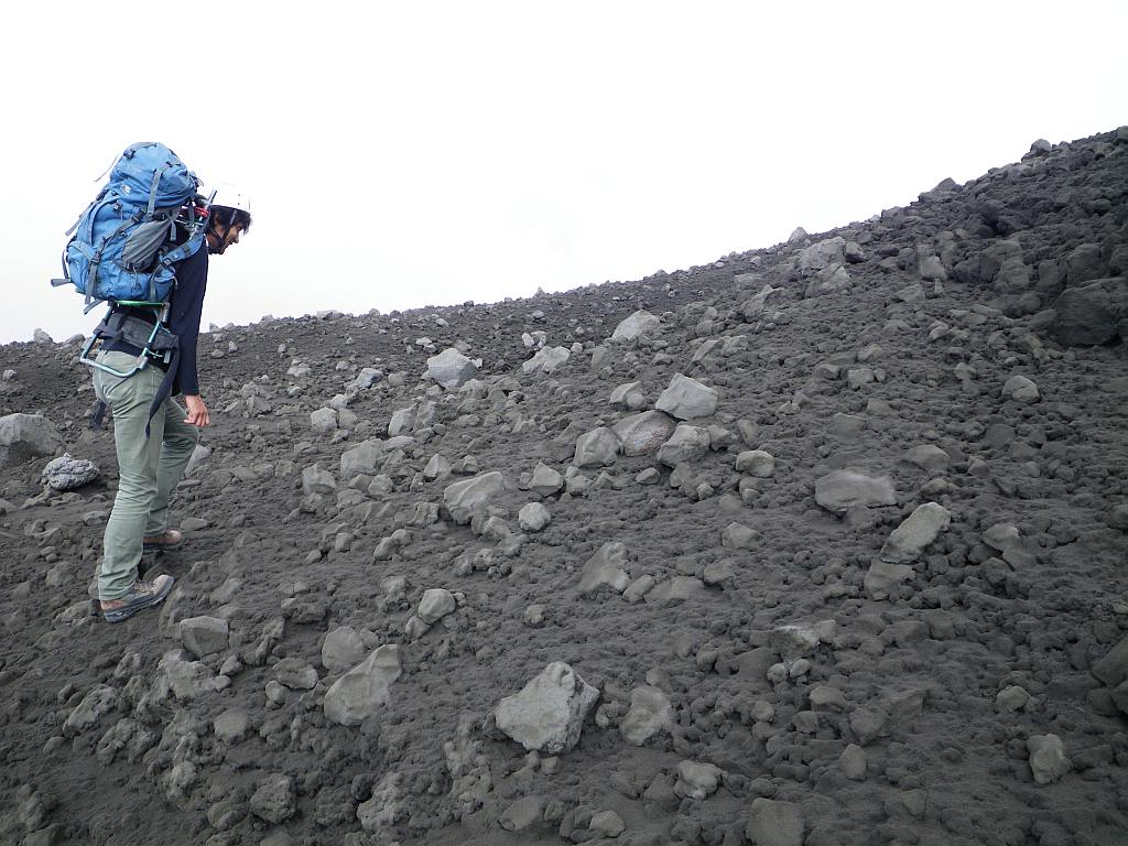 諏訪之瀬島の山頂付近