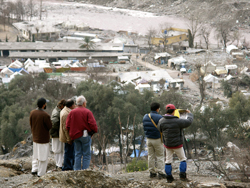 2005年パキスタン地震に関する緊急調査の様子