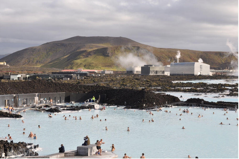 アイスランドでの地熱発電と温泉の共生事例