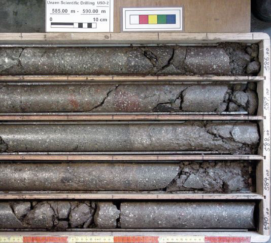585-590m-r