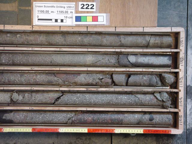 1100-1105m-r