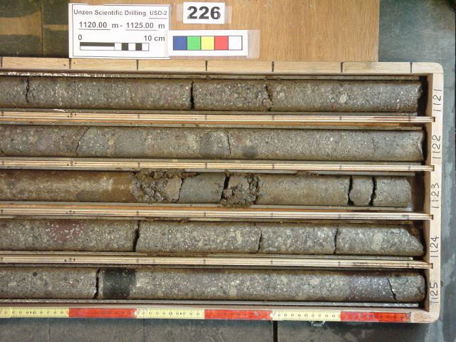 1120-1125m-r