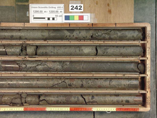 1200-1205m-r