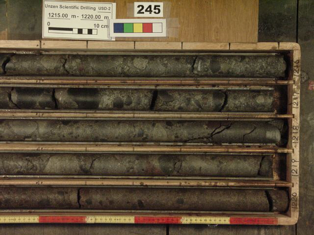 1215-1220m-r