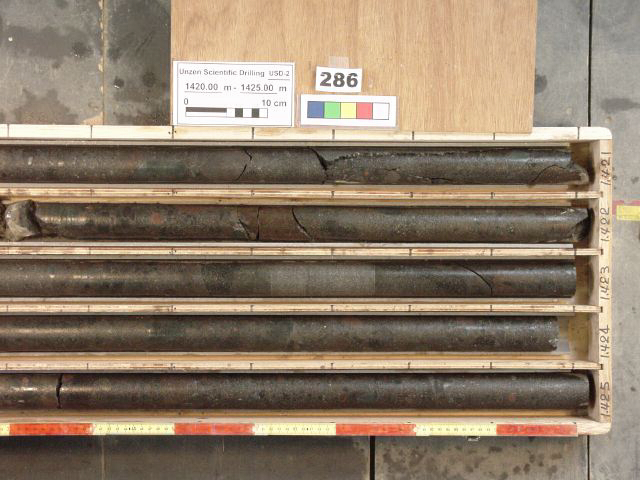 1420-1425m-r