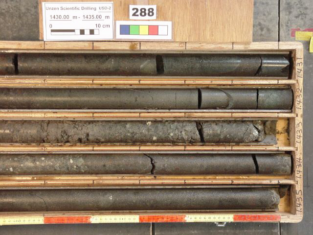 1430-1435m-r