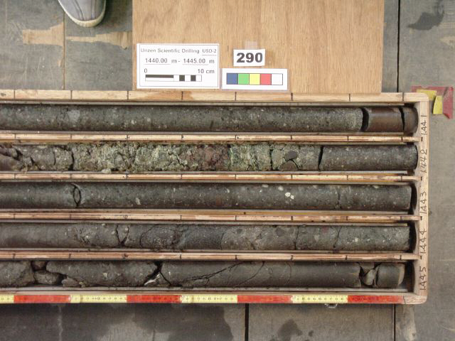 1440-1445m-r