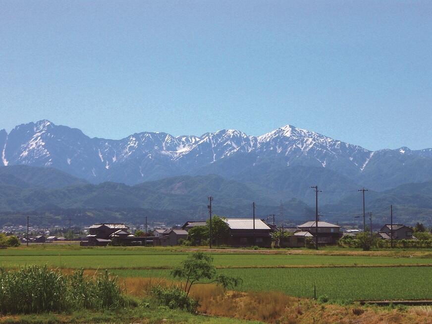 富山平野から望む飛騨山脈北縁