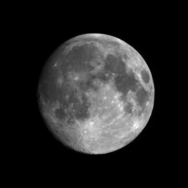 衛星センサーが捉えた月面画像